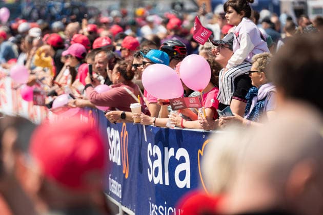 Giro D Italia 1-st Stage - Nessebar - Burgas Fans gather during the official start of the 109th Giro d Italia in Nessebar, Bulgaria, on May 8, 2026. Nessebar Bulgaria  Copyright: xHristoxRusevx originalFilename:rusev-notitle260508_npZK4.jpg