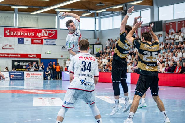 2 Handball Bundesliga TV Hüttenberg HC Elbflorenz Dresden, 08 05 26 David Kuntscher TV Hüttenberg, 97 , Paul Kompenhans TV Hüttenberg, 34 , Timo Löser HC Elbflorenz Dresden, 55 , Sebastian Greß HC Elbflorenz Dresden, 25 2 Handball Bundesliga TV Hüttenberg HC Elbflorenz Dresden Hüttenberg, 08 05 26 Copyright: xBEAUTIFULxSPORTS Roeczeyx