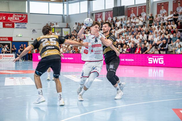 2 Handball Bundesliga TV Hüttenberg HC Elbflorenz Dresden, 08 05 26 Paul Kompenhans TV Hüttenberg, 34 , Sebastian Greß HC Elbflorenz Dresden, 25 , Timo Löser HC Elbflorenz Dresden, 55 2 Handball Bundesliga TV Hüttenberg HC Elbflorenz Dresden Hüttenberg, 08 05 26 Copyright: xBEAUTIFULxSPORTS Roeczeyx