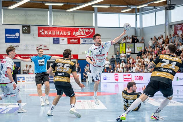 2 Handball Bundesliga TV Hüttenberg HC Elbflorenz Dresden, 08 05 26 David Kuntscher TV Hüttenberg, 97 , Sebastian Greß HC Elbflorenz Dresden, 25 , Oliver Seidler HC Elbflorenz Dresden, 71 , Timo Löser HC Elbflorenz Dresden, 55 , Paul Kompenhans TV Hüttenberg, 34 2 Handball Bundesliga TV Hüttenberg HC Elbflorenz Dresden Hüttenberg, 08 05 26 Copyright: xBEAUTIFULxSPORTS Roeczeyx