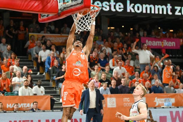 Alonzo Verge jr RASTA Vechta, 11 on dunking RASTA Vechta vs Rostock Seawolves, easyCredit Basketball Bundesliga, 33 Matchday, Season 2025 2026, 08 05 2026, RASTA Vechta vs Rostock Seawolves, easyCredit Basketball Bundesliga, 33 Matchday, Season 2025 2026, 08 05 2026 Vechta Copyright: xEibner-Pressefoto RobertxGertzenx EP_RGN