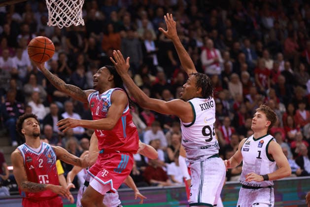 Jalen Finch Bonn on the ball next to George King Trier with Alijah Comithier Bonn, L and Steven Ashworth Trier, R , Bonn, Germany, 08 05 2026, Basketball Bundesliga, Matchday 33, Telekom Baskets Bonn vs VET CONCEPT Gladiators Trier