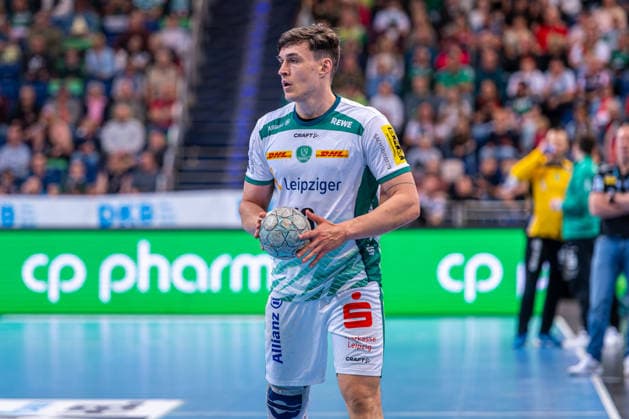 Matej Klima SC DHfK Leipzig, No. 13 v l , TSV Hannover Burgdorf green against SC DHfK Leipzig white on matchday 31 of the 2025 2026 season in the DAIKIN Handball Bundesliga 08 05 2026, ZAG Arena Hannover, GER , Copyright: xJanxGuentherx xTSVxHannover-Burgdorfx