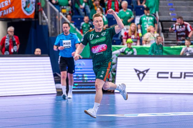 August Pedersen TSV Hannover Burgdorf, No. 17 v l , TSV Hannover Burgdorf green against SC DHfK Leipzig white on matchday 31 of the 2025 2026 season in the DAIKIN Handball Bundesliga 08 05 2026, ZAG Arena Hannover, GER , Copyright: xJanxGuentherx xTSVxHannover-Burgdorfx