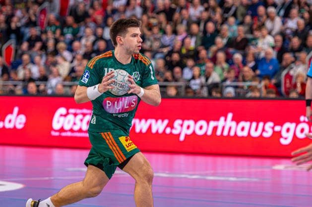 Renars Uscins TSV Hannover Burgdorf, No. 10 v l , TSV Hannover Burgdorf green against SC DHfK Leipzig white on matchday 31 of the 2025 2026 season in the DAIKIN Handball Bundesliga 08 05 2026, ZAG Arena Hannover, GER , Copyright: xJanxGuentherx xTSVxHannover-Burgdorfx