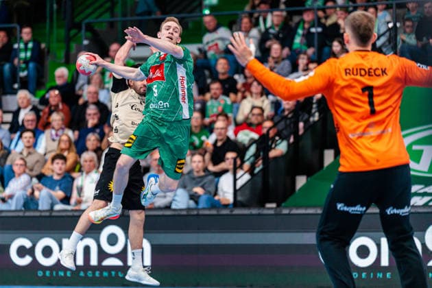 f l Eloy Morante Maldonado Bergischer HC, 33 , Florian Kranzmann GWD Minden, 05 , Christopher Rudeck Bergischer HC, 01 GER, GWD Minden vs Bergischer HC, Handball, 1 Bundesliga, Matchday 31, Season 2025 2026, 08 05 2026 GER, GWD Minden vs Bergischer HC, Handball, 1 Bundesliga, Matchday 31, Season 2025 2026, 08 05 2026 Minden Copyright: xEibner-Pressefoto JanxRollingerx EP_JSK