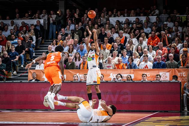 1 Basketball Bundesliga, easyCredit BBL, Season 2025 2026, Men, Main Round, 33 Matchday, 08 05 2026, RASTA Vechta Rostock Seawolves D Shawn Schwartz 5 Rostock Seawolves at Jumpshot Vechta RASTA Dome Niedersachsen Germany