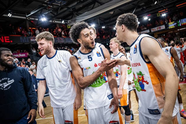 1 Basketball Bundesliga, easyCredit BBL, Season 2025 2026, Men, Main Round, Matchday 33, 08 05 2026, RASTA Vechta Rostock Seawolves D Shawn Schwartz 5 Rostock Seawolves after the game Vechta RASTA Dome Lower Saxony Germany