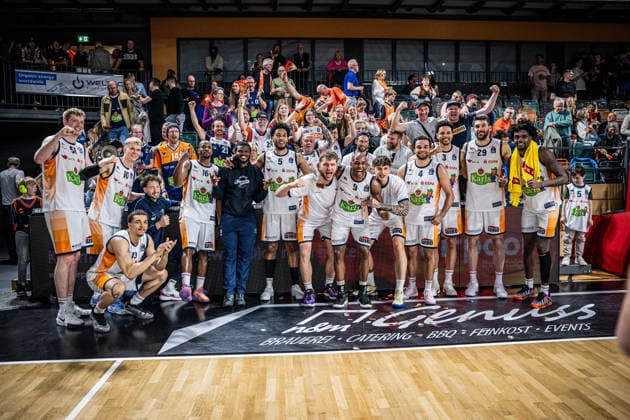 1 Basketball Bundesliga, easyCredit BBL, Season 2025 2026, Men, Main Round, Matchday 33, 08 05 2026, RASTA Vechta Rostock Seawolves The Rostock Seawolves team after the game Vechta RASTA Dome Lower Saxony Germany