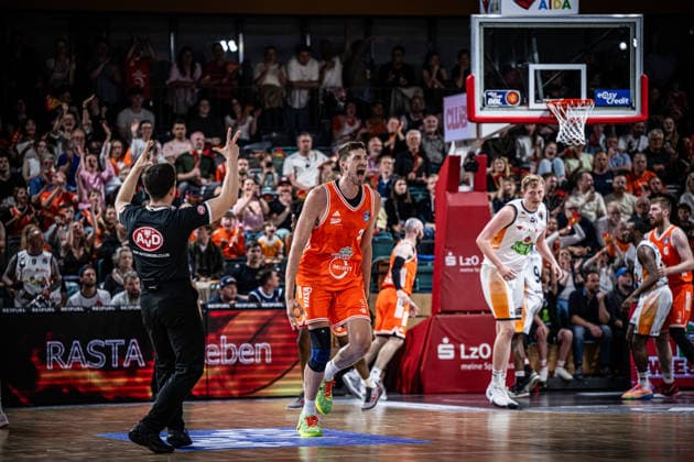 1 Basketball Bundesliga, easyCredit BBL, Season 2025 2026, Men, Main Round, Matchday 33, 08 05 2026, RASTA Vechta Rostock Seawolves Tibor Pleiß 22 RASTA Vechta shows emotions during the game Vechta RASTA Dome Lower Saxony Germany