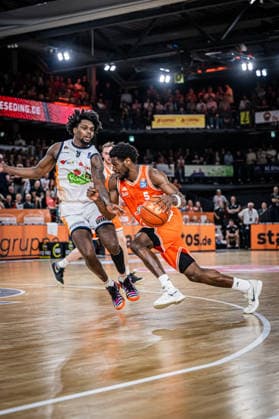 1 Basketball Bundesliga, easyCredit BBL, Season 2025 2026, Men, Main Round, 33 Matchday, 08 05 2026, RASTA Vechta Rostock Seawolves TJ Bamba 5 RASTA Vechta in action Vechta RASTA Dome Lower Saxony Germany