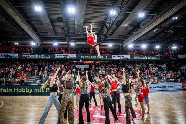 1 Basketball Bundesliga, easyCredit BBL, Season 2025 2026, Men, Main Round, Matchday 33, 08 05 2026, RASTA Vechta Rostock Seawolves Show group AKROLOHNIKAS during the game Vechta RASTA Dome Lower Saxony Germany