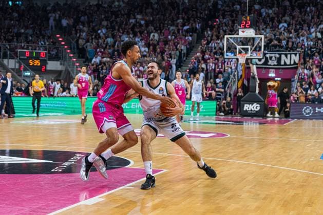 Clay Guillozet 4 VET Concept Gladiators Trier and Joel Aminu in defense 21 Telekom Baskets Bonn on matchday 33 of the EasyCredit BBL between Telekom Baskets Bonn and VET Concept Gladiators Trier in Bonn 08 05 2026, Bonn, Telekom Dome Copyright: xFeyzullahxGökalp feyzofsportsx