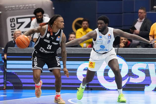 Cobe Williams Bamberg, 24 , Khyri Thomas MBC, 0 , Syntainics MBC vs BMA365 Bamberg Baskets, Basketball, 1 Bundesliga, Men, 33 Matchday, Season 2025 26, 08 05 2026 Weißenfels Stadthalle Sachsen Anhalt Germany