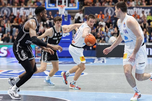 Ejiofor Onu Bamberg, 35 , Richard Balint Bamberg, 11 , Spencer Reaves MBC, 31 , Jure Planinic MBC, 44 , Syntainics MBC vs BMA365 Bamberg Baskets, Basketball, 1 Bundesliga, Men, 33 Matchday, Season 2025 26, 08 05 2026 Weißenfels Stadthalle Sachsen Anhalt Germany