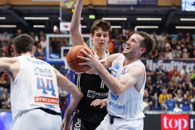 Jure Planinic MBC, 44 , Richard Balint Bamberg, 11 , Spencer Reaves MBC, 31 , Syntainics MBC vs BMA365 Bamberg Baskets, Basketball, 1 Bundesliga, Men, 33 Matchday, Season 2025 26, 08 05 2026 Weißenfels Stadthalle Sachsen Anhalt Germany
