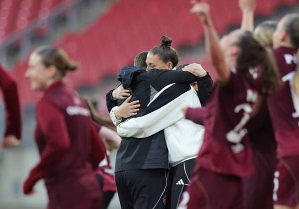 08 05 2026 Soccer Season 2025 2026 1 Women Soccer Bundesliga 25 Matchday 1 FC Nürnberg FCN Club SGS Essen Sportfoto Zink DaMa xdaxmax Cheering joy after the end of the match Jason Altmann Co Coach 1 FC Nürnberg FCN Isabel Bauer Coach 1 FC Nürnberg FCN and Team Team