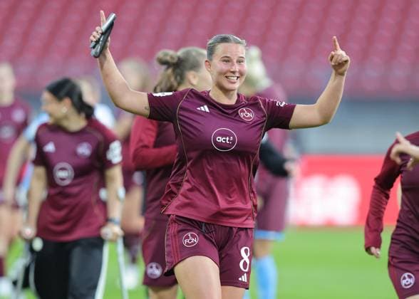 08 05 2026 Soccer Season 2025 2026 1 Women Soccer Bundesliga 25 Matchday 1 FC Nuremberg FCN Club SGS Essen Sportfoto Zink DaMa xdaxmax Cheering Joy after the end of the match Team Team of FCN is happy Joy Meret Günster Guenster 8, 1 FC Nuremberg FCN