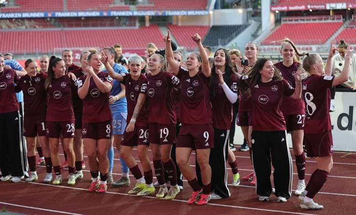 08 05 2026 Soccer Season 2025 2026 1 Womens Soccer Bundesliga 25 Matchday 1 FC Nürnberg FCN Club SGS Essen Sportfoto Zink DaMa xdaxmax Cheering joy after the end of the match Team Team of FCN rejoices joy Jubelkette Jubelwelle mit Clubfan Clubfans FCN Fans Fans Fans