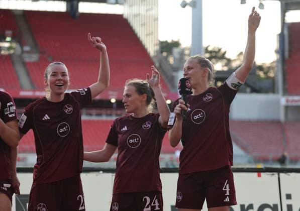 08 05 2026 Soccer Season 2025 2026 1 Womens Soccer Bundesliga 25 Matchday 1 FC Nürnberg FCN Club SGS Essen Sportfoto Zink DaMa xdaxmax Cheering Joy after the end of the match Team Team of FCN is happy Joy Julia Pollak 22, 1 FC Nürnberg FCN Nastassja Lein 24, 1 FC Nürnberg FCN Luisa Guttenberger 4, 1 FC Nürnberg FCN