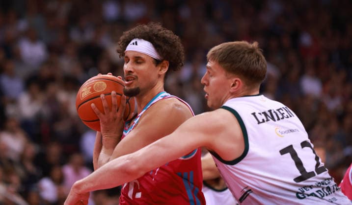 Michael Kessens Bonn on the ball against Marten Linssen Trier , Bonn, Germany, 08 05 2026, Basketball Bundesliga, Matchday 33, Telekom Baskets Bonn vs VET CONCEPT Gladiators Trier