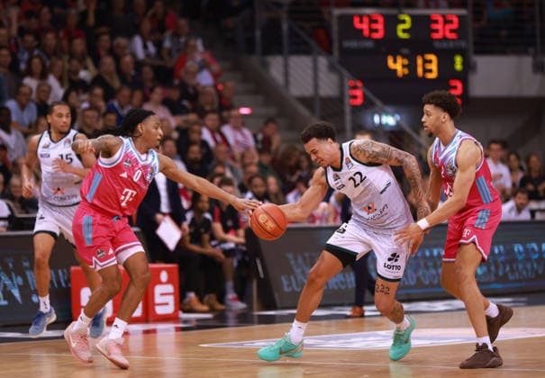 Nolan Adekunle Trier, M against Jalen Finch Bonn and Alijah Comithier Bonn , Bonn, Germany, 08 05 2026, Basketball Bundesliga, 33 Matchday, Telekom Baskets Bonn vs VET CONCEPT Gladiators Trier
