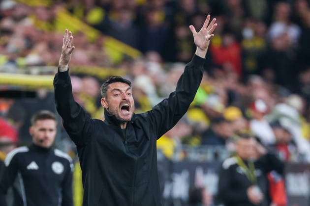 1. Bundesliga - Borussia Dortmund - Eintracht Frankfurt am 08.05.2026 im Signal Iduna Park in Dortmund Trainer Albert Riera (Frankfurt) schreit und gestikuliert *** 1 Bundesliga Borussia Dortmund Eintracht Frankfurt on 08 05 2026 at Signal Iduna Park in Dortmund Coach Albert Riera Frankfurt shouts and gesticulates MH