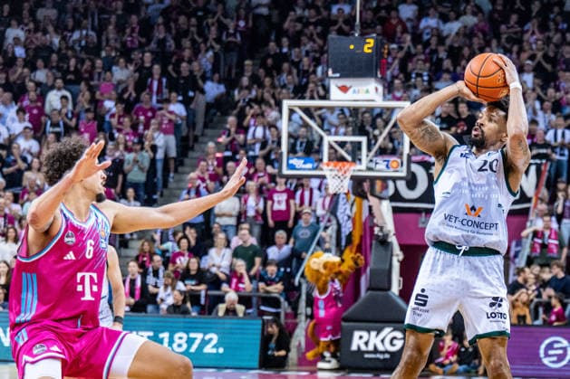 Urald King VET CONCEPT Gladiators Trier, 20 vs Michael Kessens Telekom Baskets Bonn, 06 Telekom Baskets Bonn vs VET CONCEPT Gladiators Trier, Basketball, easy Credit BBL, 33 Matchday, 2025 2026, 08 05 2026 Telekom Baskets Bonn vs VET CONCEPT Gladiators Trier, Basketball, easy Credit BBL, 33 Matchday, 2025 2026, 08 05 2026 Bonn Copyright: xEibner-Pressefoto GerhardxWingenderx EP_GWR