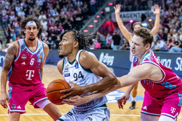Georg King VET CONCEPT Gladiators Trier, 94 vs Michael Kessens Telekom Baskets Bonn, 06 , Patrick Heckmann Telekom Baskets Bonn, 33 Telekom Baskets Bonn vs VET CONCEPT Gladiators Trier, Basketball, easy Credit BBL, 33 Matchday, 2025 2026, 08 05 2026 Telekom Baskets Bonn vs VET CONCEPT Gladiators Trier, Basketball, easy Credit BBL, 33 Matchday, 2025 2026, 08 05 2026 Bonn Copyright: xEibner-Pressefoto GerhardxWingenderx EP_GWR