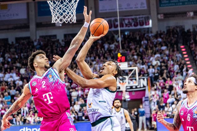 Georg King VET CONCEPT Gladiators Trier, 94 vs Alijah Comithier Telekom Baskets Bonn, 02 Telekom Baskets Bonn vs VET CONCEPT Gladiators Trier, Basketball, easy Credit BBL, 33 Matchday, 2025 2026, 08 05 2026 Telekom Baskets Bonn vs VET CONCEPT Gladiators Trier, Basketball, easy Credit BBL, 33 Matchday, 2025 2026, 08 05 2026 Bonn Copyright: xEibner-Pressefoto GerhardxWingenderx EP_GWR