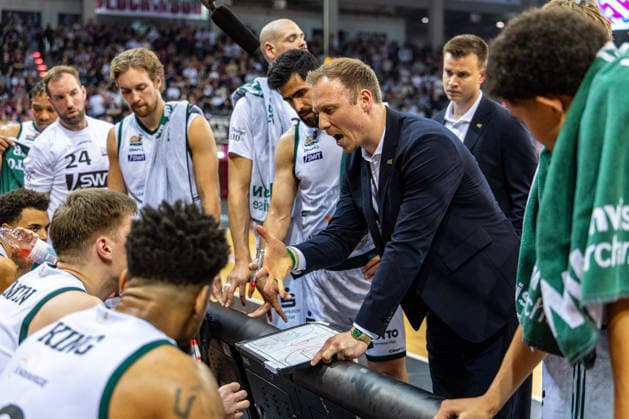 Jacques Schneider VET CONCEPT Gladiators Trier, Head Coach during a timeout Telekom Baskets Bonn vs VET CONCEPT Gladiators Trier, Basketball, easy Credit BBL, 33 Matchday, 2025 2026, 08 05 2026 Telekom Baskets Bonn vs VET CONCEPT Gladiators Trier, Basketball, easy Credit BBL, 33 Matchday, 2025 2026, 08 05 2026 Bonn Copyright: xEibner-Pressefoto GerhardxWingenderx EP_GWR