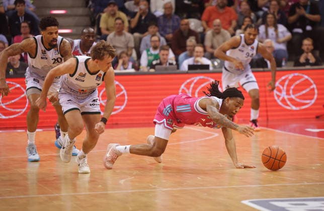 On the floor Jalen Finch Telekom Baskets Bonn vs VET CONCEPT Gladiators Trier 33 Speiltag season 2025 26
