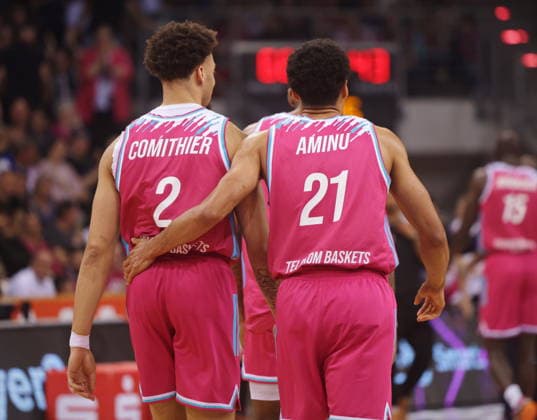 Arm in arm Alijah Comithier, Joel Aminu Telekom Baskets Bonn vs VET CONCEPT Gladiators Trier 33 Speiltag Saison 2025 26