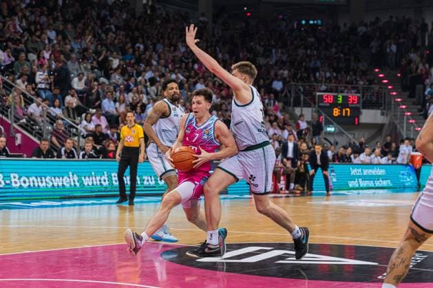 Grayson Murphy 7 Telekom Baskets Bonn with a move to the basket on Matchday 33 in the EasyCredit BBL in Bonn 08 05 2026, Bonn, Telekom Dome Copyright: xFeyzullahxGökalp feyzofsportsx
