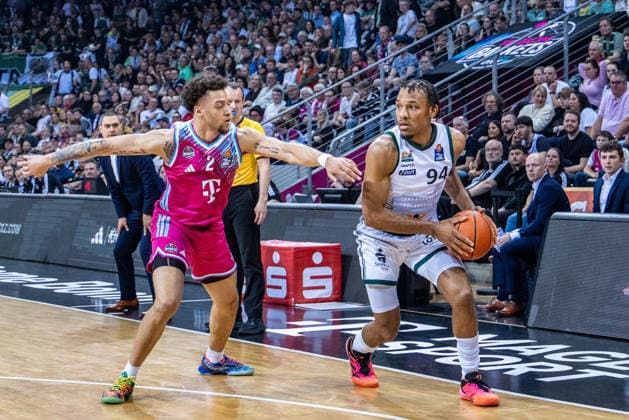 Georg King VET CONCEPT Gladiators Trier, 94 vs Alijah Comithier Telekom Baskets Bonn, 02 Telekom Baskets Bonn vs VET CONCEPT Gladiators Trier, Basketball, easy Credit BBL, 33 Matchday, 2025 2026, 08 05 2026 Telekom Baskets Bonn vs VET CONCEPT Gladiators Trier, Basketball, easy Credit BBL, 33 Matchday, 2025 2026, 08 05 2026 Bonn Copyright: xEibner-Pressefoto GerhardxWingenderx EP_GWR
