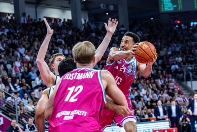 Joel Sadu Aminu Telekom Baskets Bonn, 21 catches the ball artistically Telekom Baskets Bonn vs VET CONCEPT Gladiators Trier, Basketball, easy Credit BBL, 33 Matchday, 2025 2026, 08 05 2026 Telekom Baskets Bonn vs VET CONCEPT Gladiators Trier, Basketball, easy Credit BBL, 33 Matchday, 2025 2026, 08 05 2026 Bonn Copyright: xEibner-Pressefoto GerhardxWingenderx EP_GWR