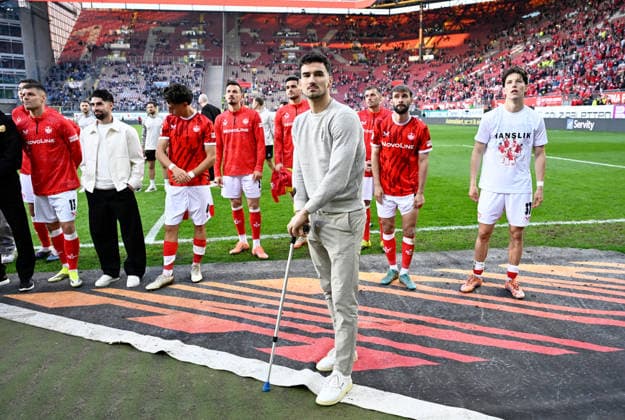 Football 2 Bundesliga Season 2025 26 1 FC Kaiserslautern 08 05 2026 Fritz Walter Stadion 1 FC Kaiserslautern fck Arminia Bielefeld bi 2 0 Ivan PRTAJIN 1 FC Kaiserslautern with crutch 1 FC Kaiserslautern