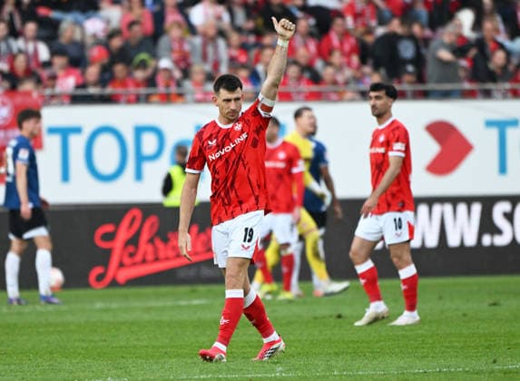 Football 2 Bundesliga Season 2025 26 1 FC Kaiserslautern 08 05 2026 Fritz Walter Stadion 1 FC Kaiserslautern fck Arminia Bielefeld bi 2 0 Daniel HANSLIK 1 FC Kaiserslautern during his substitution 1 FC Kaiserslautern