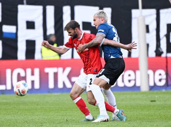 Soccer 2 Bundesliga Season 2025 26 1 FC Kaiserslautern 08 05 2026 Fritz Walter Stadion 1 FC Kaiserslautern fck Arminia Bielefeld bi 2 0 Simon ASTA 1 FC Kaiserslautern , li Joel GRODOWSKI Arminia Bielefeld 1 FC Kaiserslautern