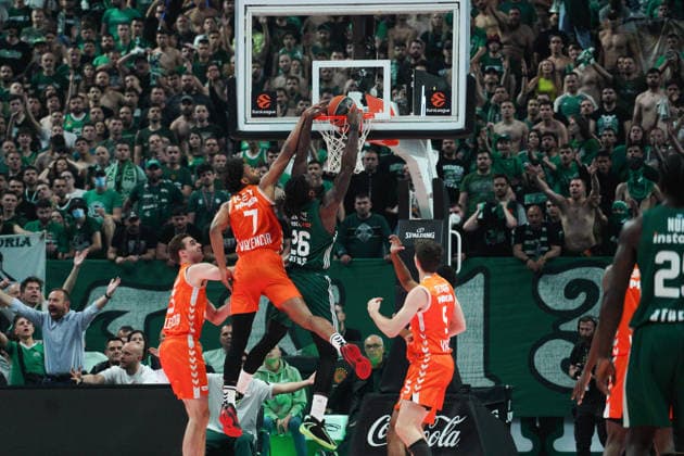 May 8, 2026, Athens, Athens, Greece: MATTHIAS LESSORT dunks the ball during the EuroLeague Playoffs Game 4 between Panathinaikos and Valencia at Telekom Center Athens in Athens, Greece on May 8, 2026. EuroLeague Playoffs: Panathinaikos Vs Valencia  - ZUMAa226 20260508_zip_a226_009 Copyright: xGiorgosxArapekosx