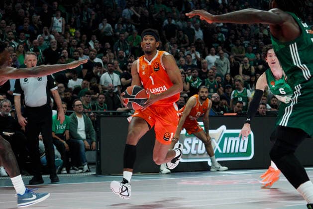 Sport Bilder des Tages May 8, 2026, Athens, Athens, Greece: KAMERON TAYLOR drives the ball during the EuroLeague Playoffs Game 4 between Panathinaikos and Valencia at Telekom Center Athens in Athens, Greece on May 8, 2026. EuroLeague Playoffs: Panathinaikos Vs Valencia  - ZUMAa226 20260508_zip_a226_011 Copyright: xGiorgosxArapekosx