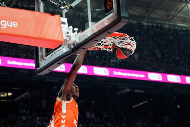 May 8, 2026, Athens, Athens, Greece: OMARI MOORE dunks the ball during the EuroLeague Playoffs Game 4 between Panathinaikos and Valencia at Telekom Center Athens in Athens, Greece on May 8, 2026. EuroLeague Playoffs: Panathinaikos Vs Valencia  - ZUMAa226 20260508_zip_a226_012 Copyright: xGiorgosxArapekosx