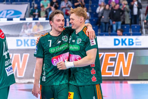 Leif Tissier TSV Hannover Burgdorf, No. 7 Vilhelm Poulsen TSV Hannover Burgdorf, No. 9 v l , TSV Hannover Burgdorf green against SC DHfK Leipzig white on matchday 31 of the 2025 2026 season in the DAIKIN Handball Bundesliga 08 05 2026, ZAG Arena Hannover, GER , Copyright: xJanxGuentherx xTSVxHannover-Burgdorfx