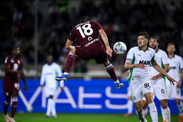 Torino FC v US Sassuolo - Serie A Giovanni Simeone of Torino FC scores a goal from a header during the Serie A football match between Torino FC and US Sassuolo. Turin Italy Copyright: xNicolòxCampox