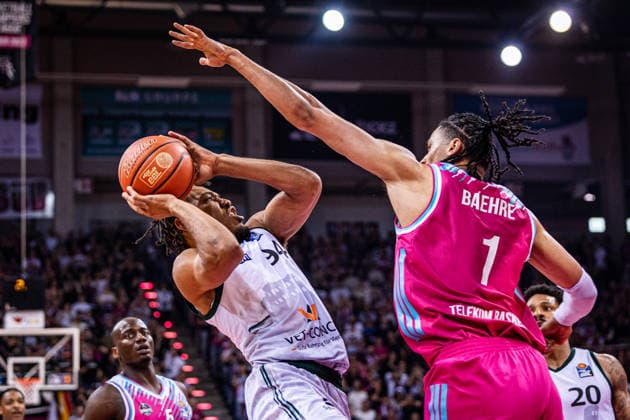 Telekom Baskets Bonn vs VET CONCEPT Gladiators Trier, 08 05 2026 George King VET CONCEPT GLADIATORS TRIER 94 vs Jonathan Bähre Telekom Baskets Bonn 1 Telekom Baskets Bonn vs VET CONCEPT Gladiators Trier, 08 05 2026, Telekom Dome Bonn Copyright: xBEAUTIFULxSPORTS Derixx