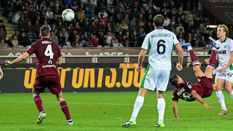 Torino™s Giovanni Simeone makes an attempt to score during the Serie B soccer match between Torino and Sassuolo at the Stadio Olimpico di Torino, Italy - Friday, May 08, 2026. - Soccer .  Copyright: xTanoxPecoraro LaPressex