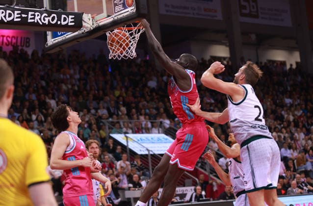 Kur Jongkuch Bonn at the basket against JJ Mann Trier , Bonn, Germany, 08 05 2026, Basketball Bundesliga, Matchday 33, Telekom Baskets Bonn vs VET CONCEPT Gladiators Trier