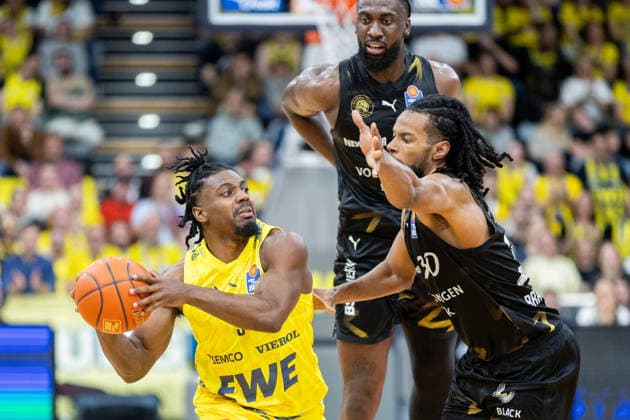 Oldenburg, Lower Saxony, DEU, 08 05 2026, Christopher Clemons left, EWE Baskets Oldenburg , Chip Flanigan right, Basketball Lions Braunschweig and Oluwasimisola Shittu center, Basketball Lions Braunschweig EWE Baskets Oldenburg vs Basketball Lions Braunschweig Basketball 1 Basketball Bundesliga Season 2025 2026, Matchday 33, Grosse EWE Arena EWE Baskets Oldenburg vs Basketball Lions Braunschweig