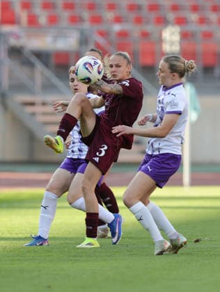 08 05 2026 Soccer Season 2025 2026 1 Womens Soccer Bundesliga 25 Matchday 1 FC Nürnberg FCN Club SGS Essen Sportfoto Zink DaMa xdaxmax Fany Proniez 3, 1 FC Nürnberg FCN Paula Flach 5, SGS Essen