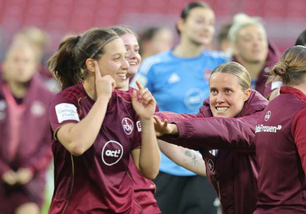 08 05 2026 Soccer Season 2025 2026 1 Women Soccer Bundesliga 25 Matchday 1 FC Nürnberg FCN Club SGS Essen Sportfoto Zink DaMa xdaxmax Cheering Joy after the end of the match Team Team of FCN is happy Joy Laura Miller 9, 1 FC Nürnberg FCN Klara Svensson Senelius 2, 1 FC Nürnberg FCN